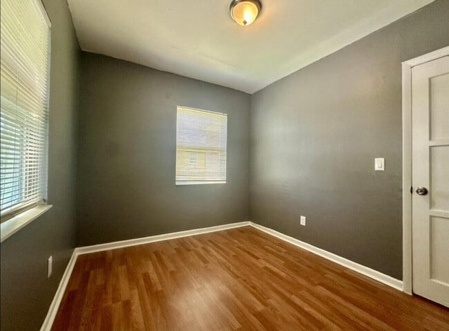 Building Photo - 24 SW 10th Ave