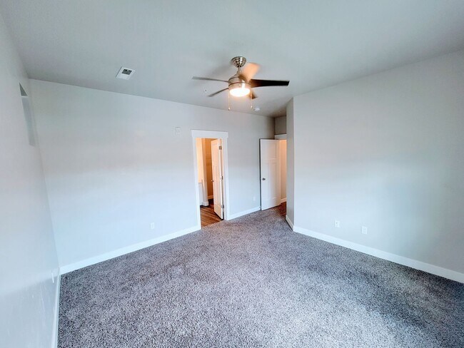 Building Photo - Gorgeous Modern Home!