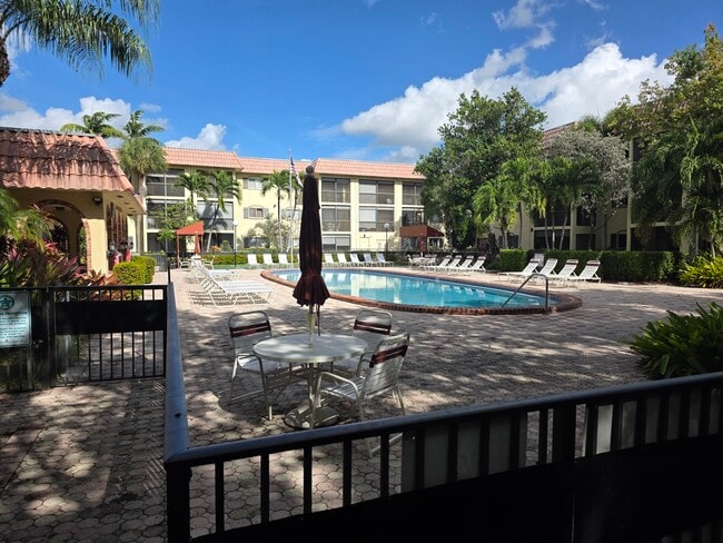 Building Photo - 257 S Cypress Rd