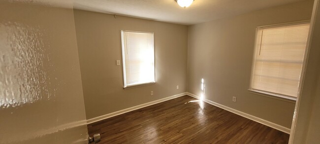 Building Photo - SPECIAL!!!! 1/2 off 1st Full Month's Rent!...