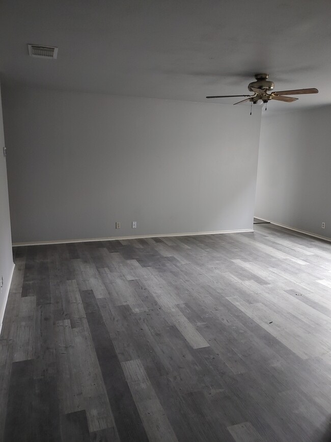 Building Photo - 9226 Chinon