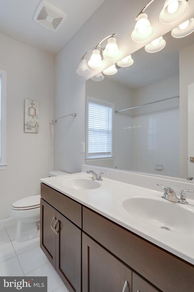 Building Photo - 41256 Lenah Point Dr