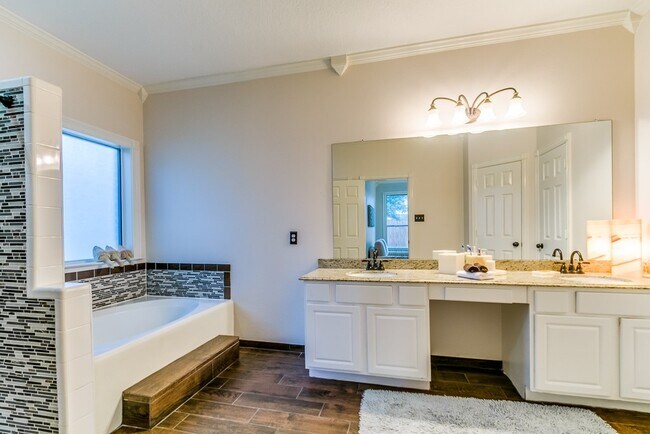 Building Photo - 3715 Slocom Dr