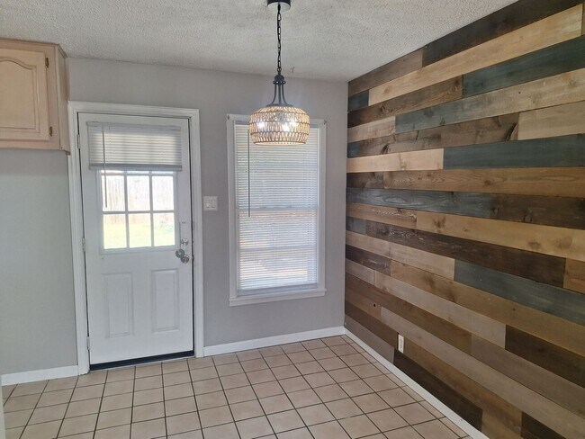 Building Photo - 1225 Harrison Ln