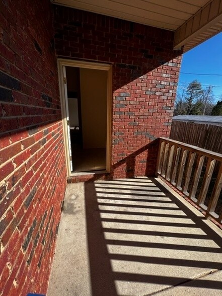 Back Patio - 275 Dale Ln