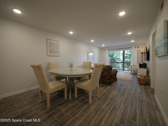 Building Photo - 1318 S Miramar Ave