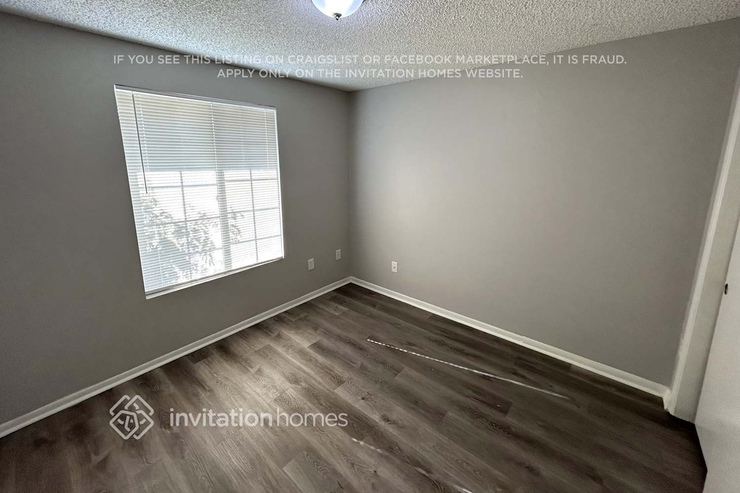 Building Photo - 5552 W Carol Ave