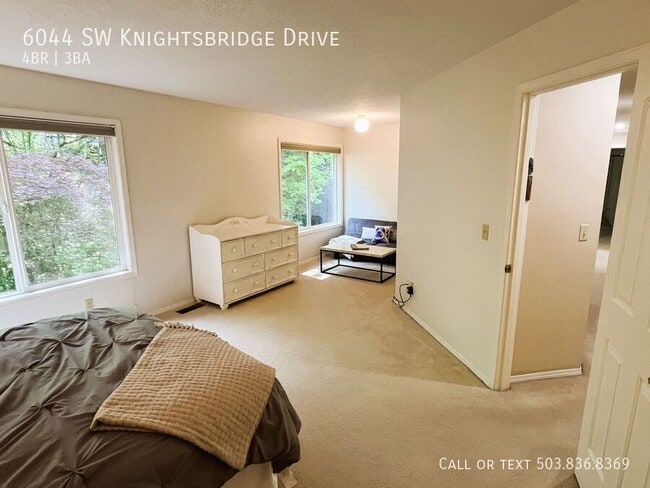 Building Photo - 6044 SW Knightsbridge Dr
