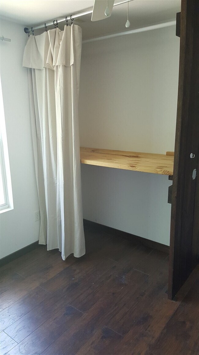 Building Photo - 1227 Continental Ct