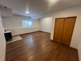Building Photo - 4745 Paramount Pl