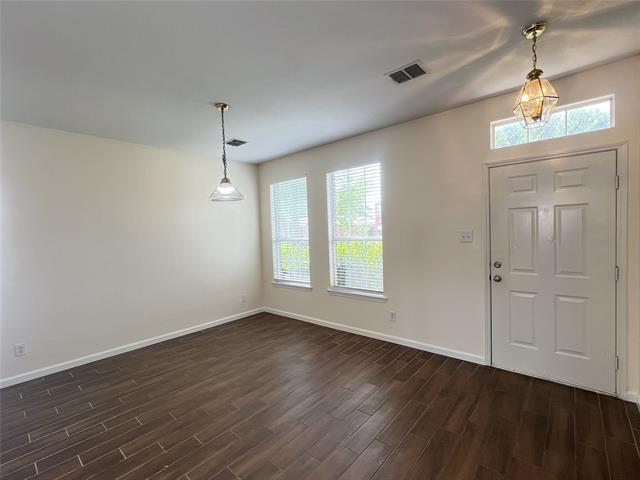 Building Photo - 2323 Dogwood Dr