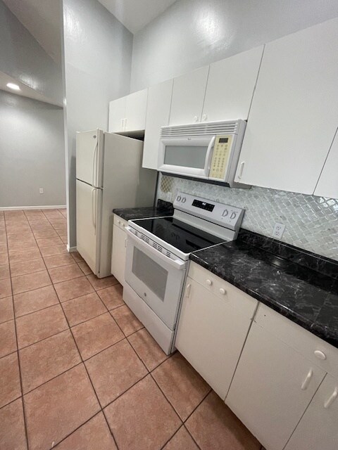 Building Photo - 1417 SE 1st St