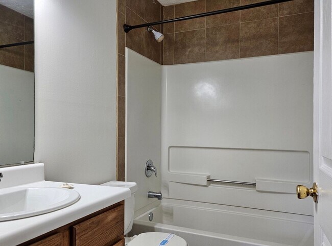 Building Photo - 3172 Creekwood Dr