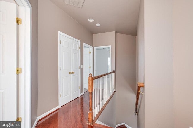Building Photo - 54 Field Crest Ct