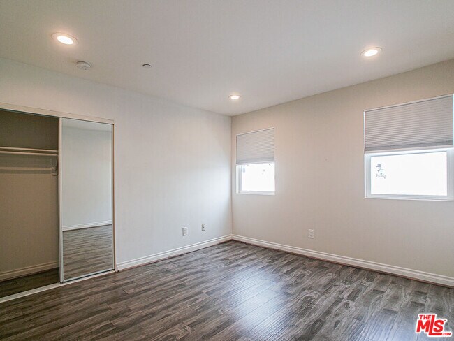 Building Photo - 963 Wilton Pl