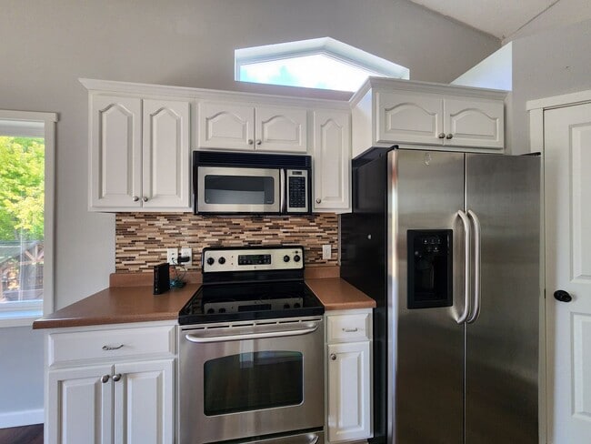 Building Photo - 3Bd 2BA near Jefferson Highschool!
