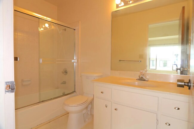 Building Photo - 128 Galewood Cir