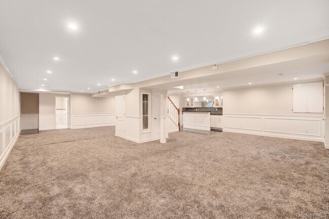 Building Photo - 134-110 10th St