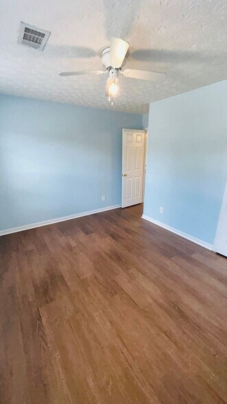 Building Photo - 1818 Pinehurst View Ct SW