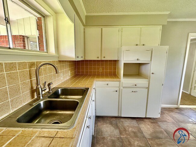 Building Photo - Garden District 3 bed 2 bath Home | Pelica...