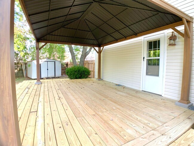 Building Photo - 2553 Emerald Ct