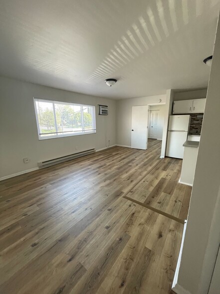 Living Room/Kitchen - Sycamore St