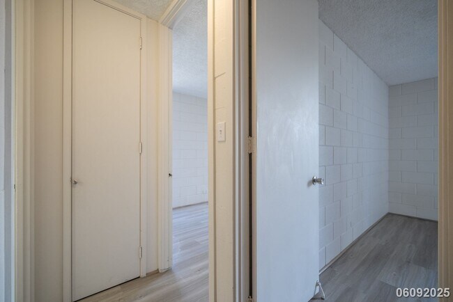 Building Photo - $2600.00 | 2BD/1BA Condo ALL UTILITIES INC...