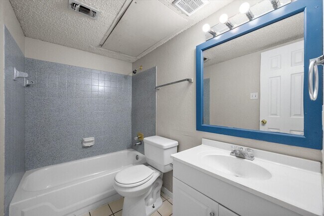 Building Photo - 8000 Cambridge Cir