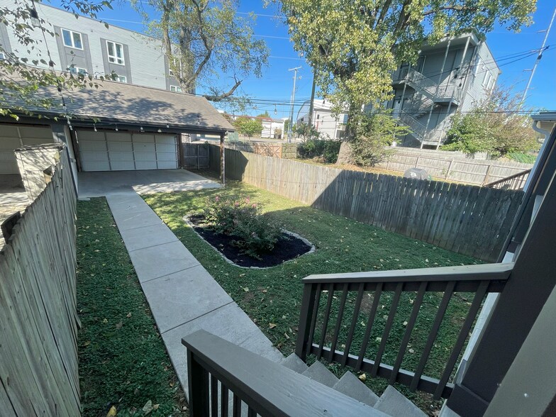 Back Yard - 5410A California Ave