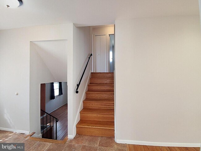 Building Photo - 702 W Edmonston Dr