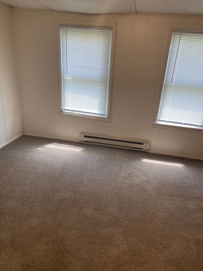 Building Photo - 5 bedroom single family home in great Vill...