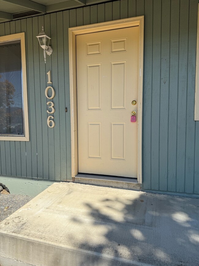 Primary Photo - 1036 NE Barager Ave