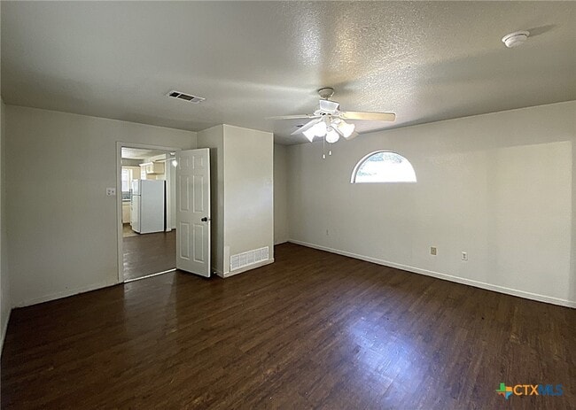 Building Photo - 1312 W Avenue D