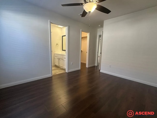 Building Photo - Spacious 3BD/2.5BA Home in Bakersfield's 93311 — HOA Community, Pool, Fireplace, Garage & Small P...
