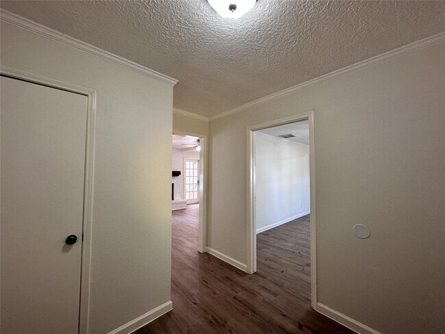 Building Photo - 7703 Braesridge Ct