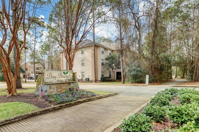 Building Photo - 8051 Bay Branch Dr