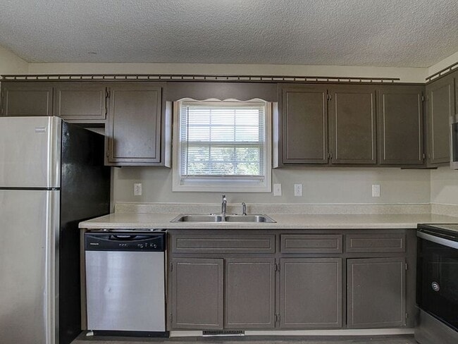 Building Photo - Super cute Ranch Move-In Ready!