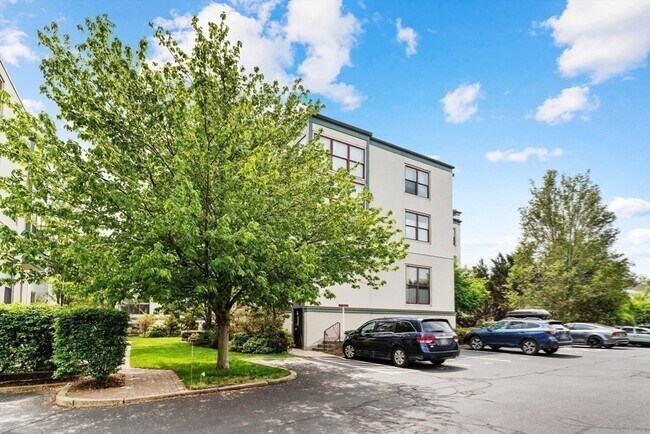 Building Photo - 87 Brookside Ave