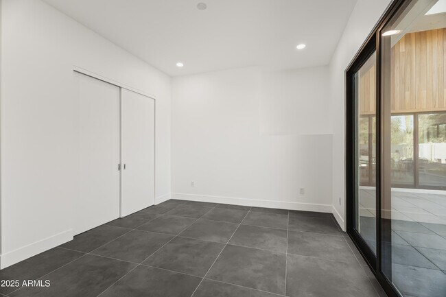 Building Photo - 5156 N 45th Pl