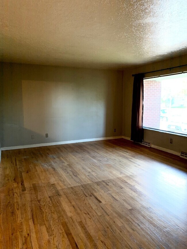 Building Photo - 3 Bedroom, 2 Bath Ranch Home with 1 Car Attached Garage in Greeley, Colorado