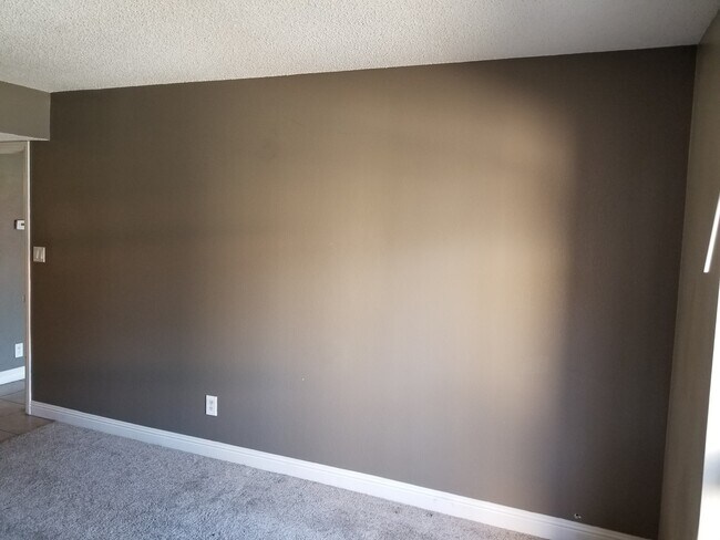 Building Photo - *HCVP considered*DOWNSTAIRS 1BD 1BA CONDO!