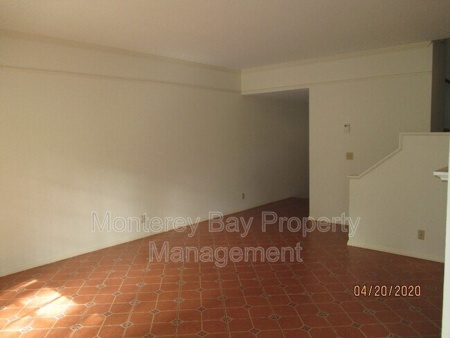 Building Photo - 61 Glen Lake Dr