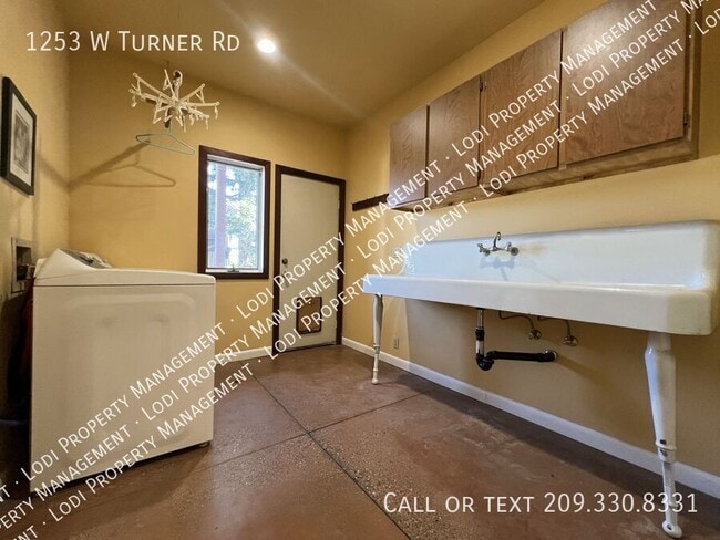 Building Photo - 1253 W Turner Rd