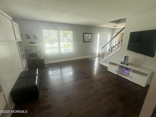 Building Photo - 209 Academy Ln