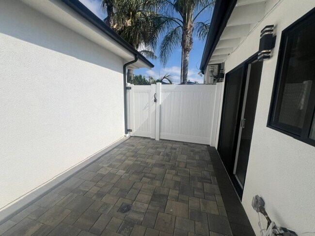 Building Photo - 7317-7321 Garden Grove Avenue