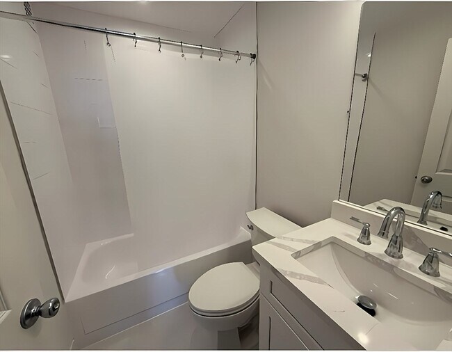 Building Photo - 44 Washington St