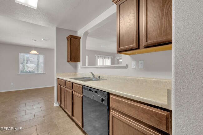 Building Photo - 803 Luisa St