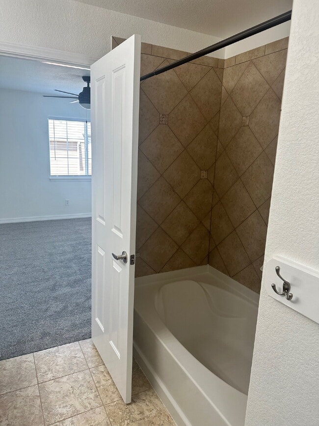 Building Photo - "Charming 2-Bed Townhouse Retreat with 2.5 Baths in Lochbuie – Spacious 1312 Sq. Ft. Living!"