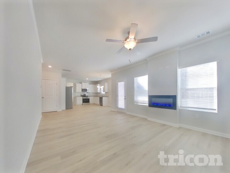 Building Photo - 831 Bryson Lake Cir