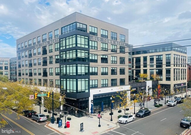Building Photo - 400 Madison St